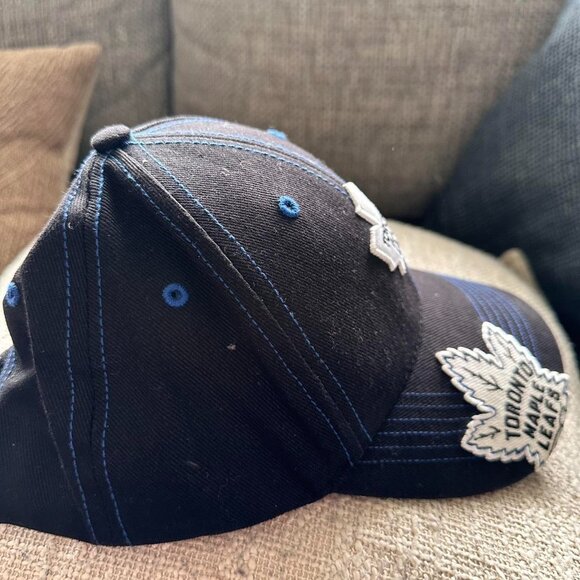 Rare Toronto Maple Leafs black and blue hat - Picture 2 of 4